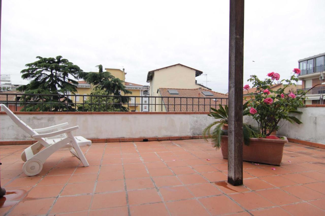 L'Arrocco Bed And Breakfast Marina Di Carrara Eksteriør billede