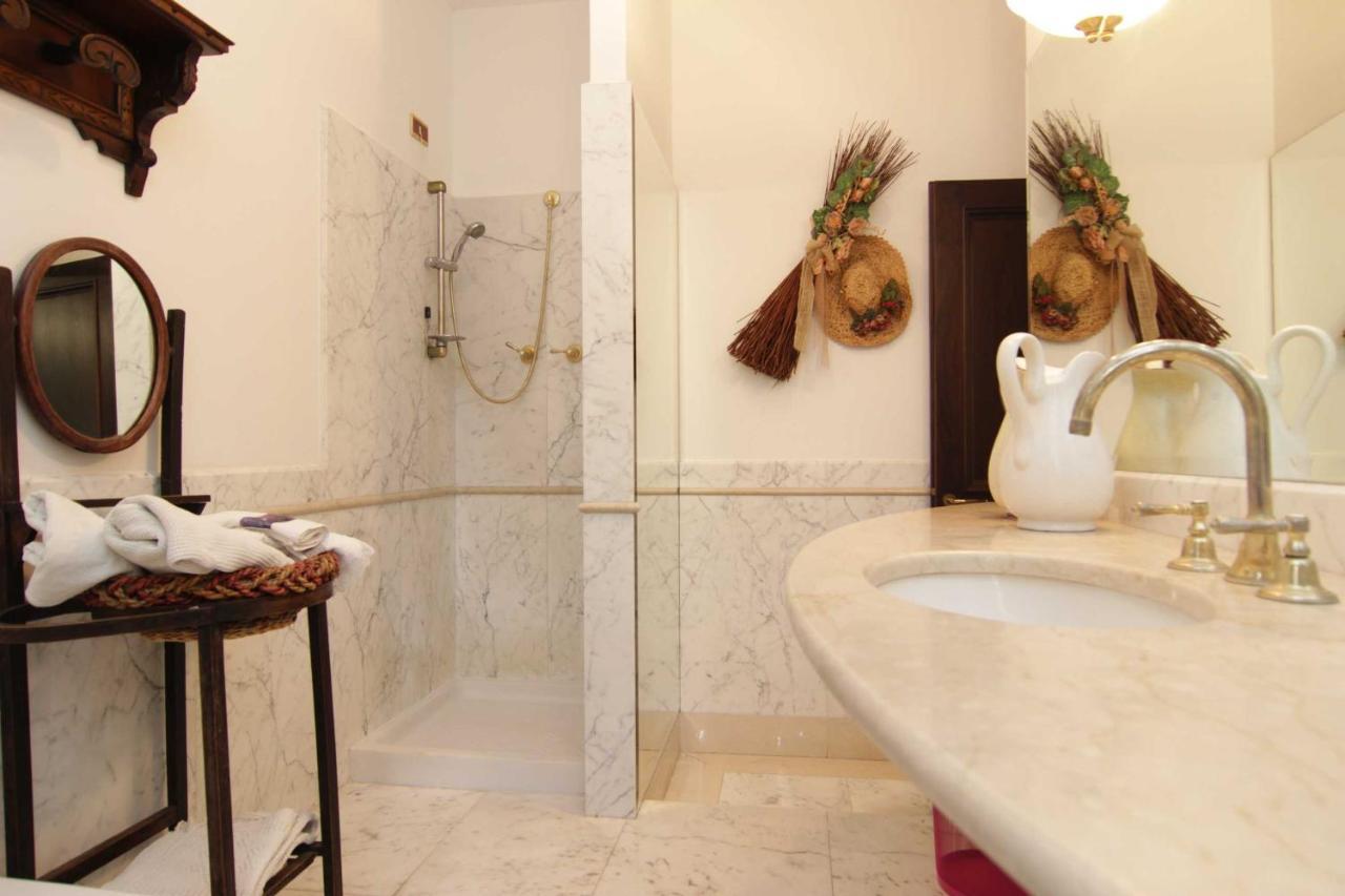 L'Arrocco Bed And Breakfast Marina Di Carrara Eksteriør billede