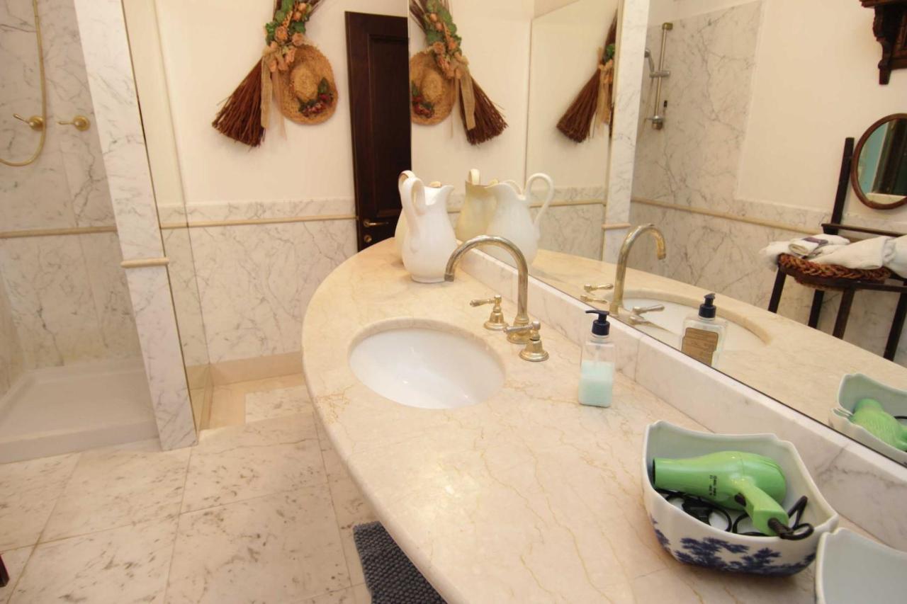 L'Arrocco Bed And Breakfast Marina Di Carrara Eksteriør billede